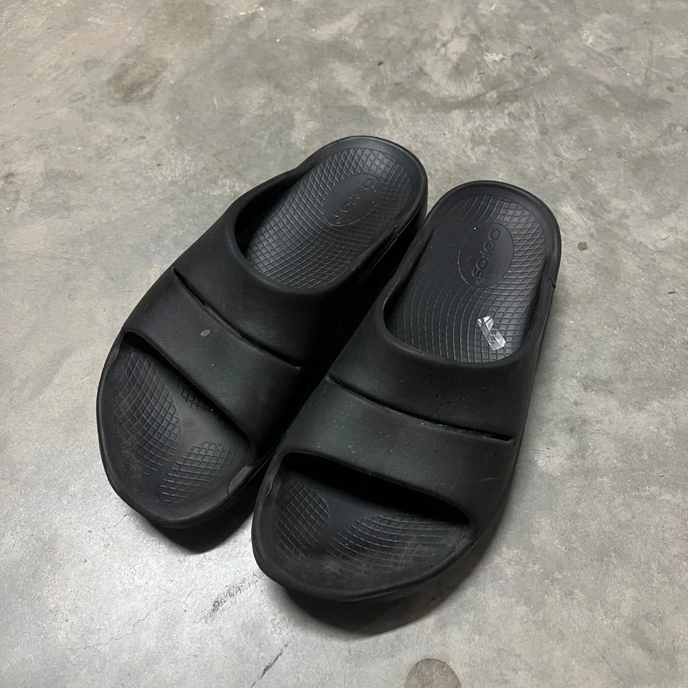 Oofos OOahh Slide Sandals Black Recovery Footwear M7 W9 EU 40